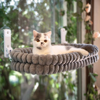 CHEERPALS percha de ventana para gato en terciopelo gris, descanso cómodo junto a la vista exterior.