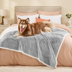 ChiXnuggle cobija doble cara con pelo sintético para mayor confort en casa, gris claro.
