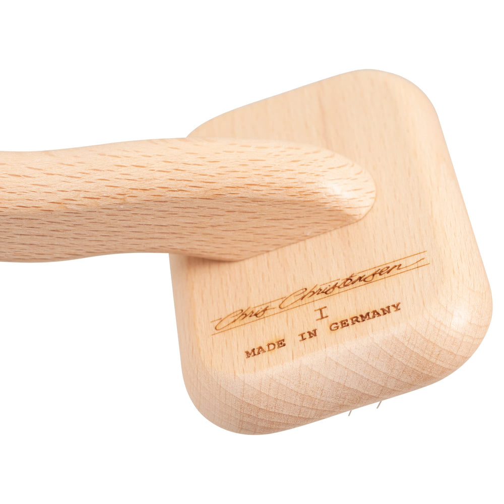 Diseño ergonómico que facilita el cepillado sin forzar la muñeca.