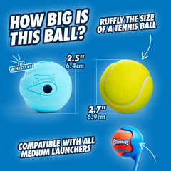 Detalle de silbido de la bola Chuckit! The Whistler para estimular el juego