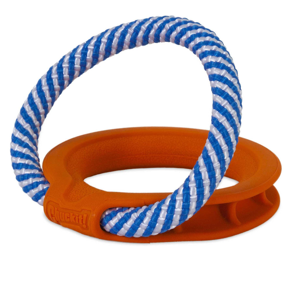 Chuckit FetchTug 2-en-1 es un juguete para perro con anillo, ideal para lanzar y tirar.