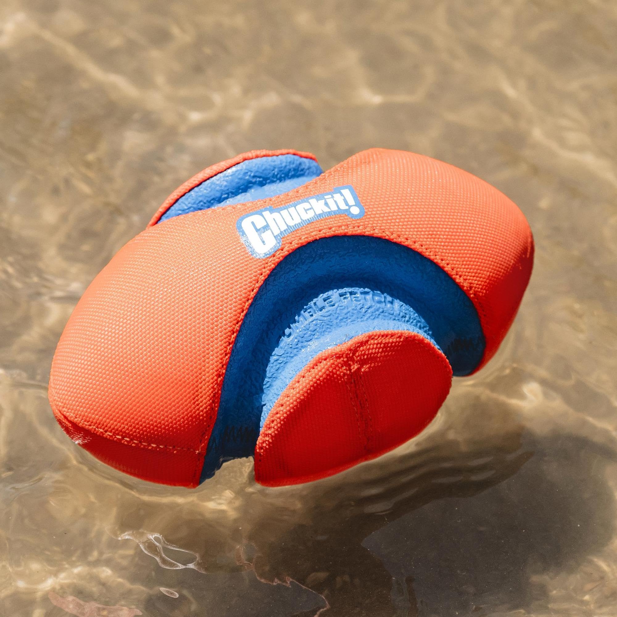 Chuckit! Fumble Fetch, textura estriada, agarra y transporta con facilidad