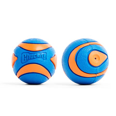 Chuckit! Ultra bola parlante para perros pequeños, ideal para juegos de búsqueda.