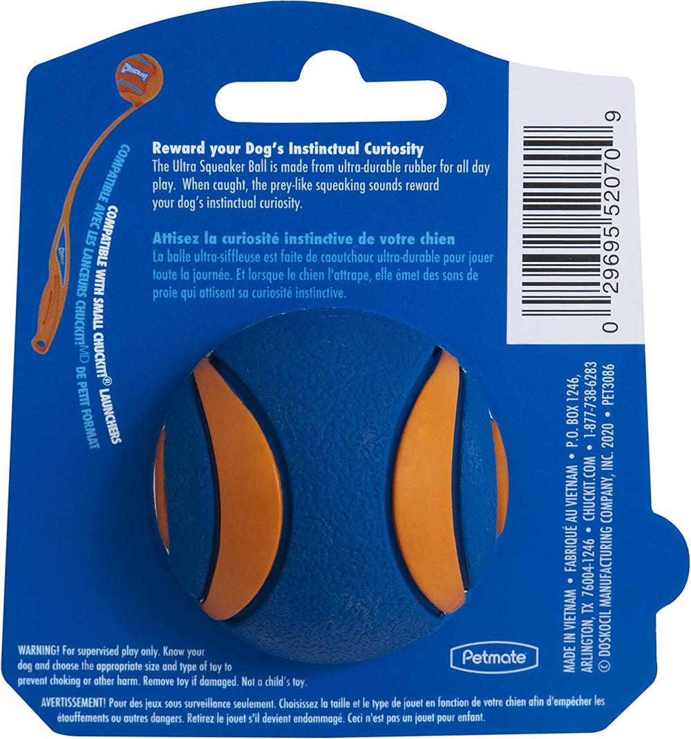 Chuckit! Ultra Squeaker Ball flotante, diseñada para juegos en agua.