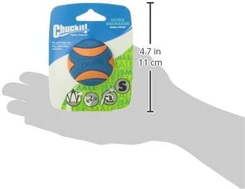 Chuckit! Ultra Squeaker Ball segura para perros y fácil de limpiar.