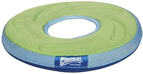 Chuckit Zipflight en agua, con flotación alta para juegos en piscina.