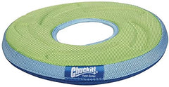 Chuckit Zipflight en agua, con flotación alta para juegos en piscina.