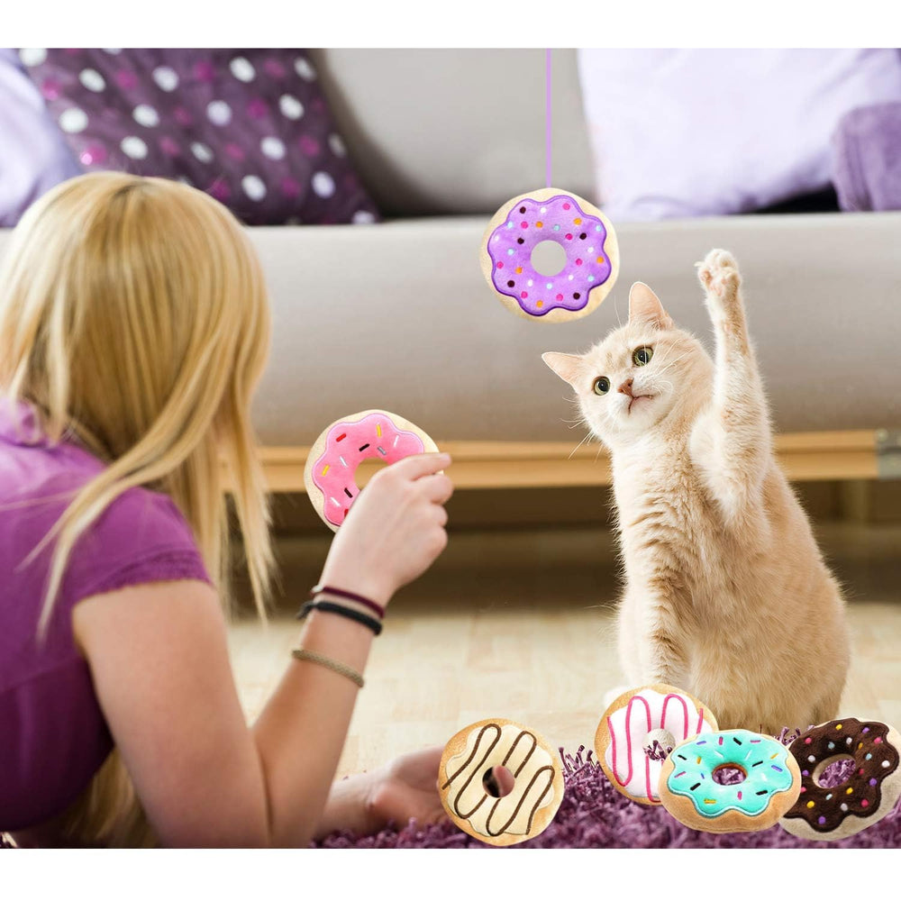 CiyvoLyeen donut-catnip-juguete-regalo: idea divertida para cumpleaños de gatos.