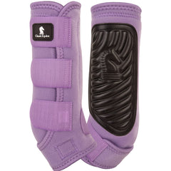 Botas lavanda traseras de Classic Equine brindan soporte estable para el miembro trasero.