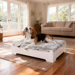 CLOUDBERG Cama perro elevada con base de madera blanca para mayor confort y ventilación.