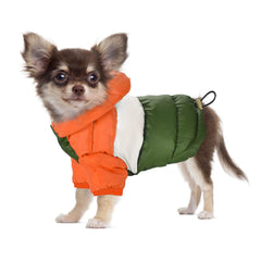 CMREAEC chaleco de invierno para perro pequeño con capucha verde, manteniendo el calor.