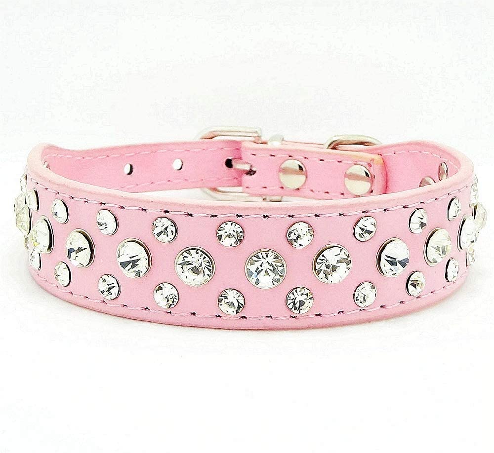 Collar para perros con cristales brillantes, vista frontal, añade brillo y estilo.