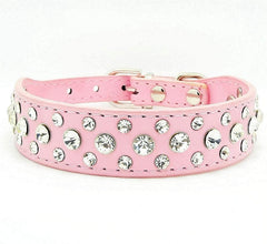 Collar para perros con cristales brillantes, vista frontal, añade brillo y estilo.