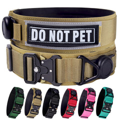 Comfluxe AirTag Collar con portador para rastreo seguro durante paseos nocturnos.