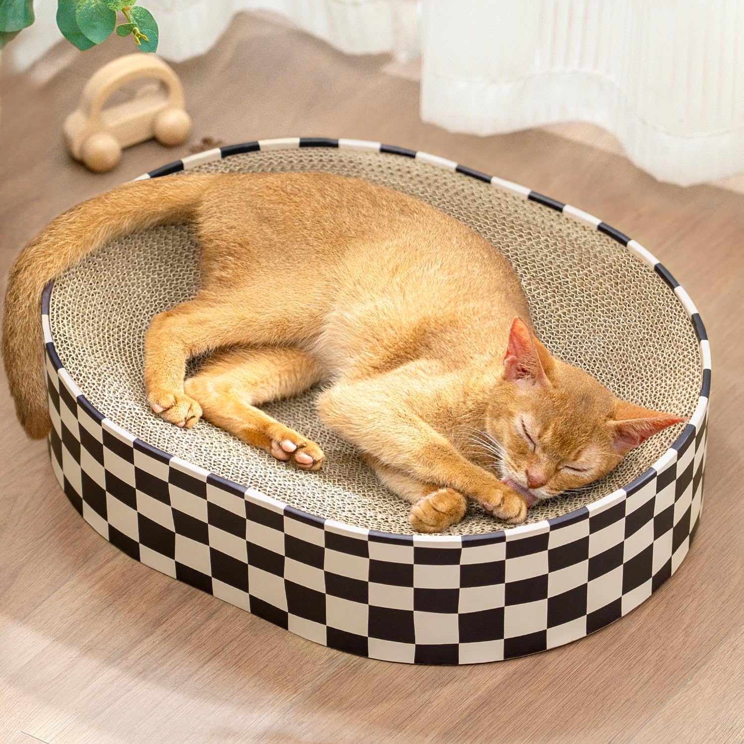 Conlun rasca-gato de cartón ovalado para juego y descanso.