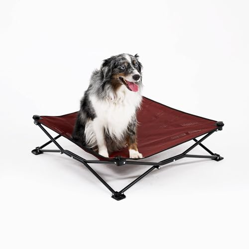 Cama Coolaroo elevada con bolsa de transporte para viajar ligero.