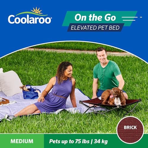 Cama Coolaroo elevada con tejido aireado para flujo de aire.