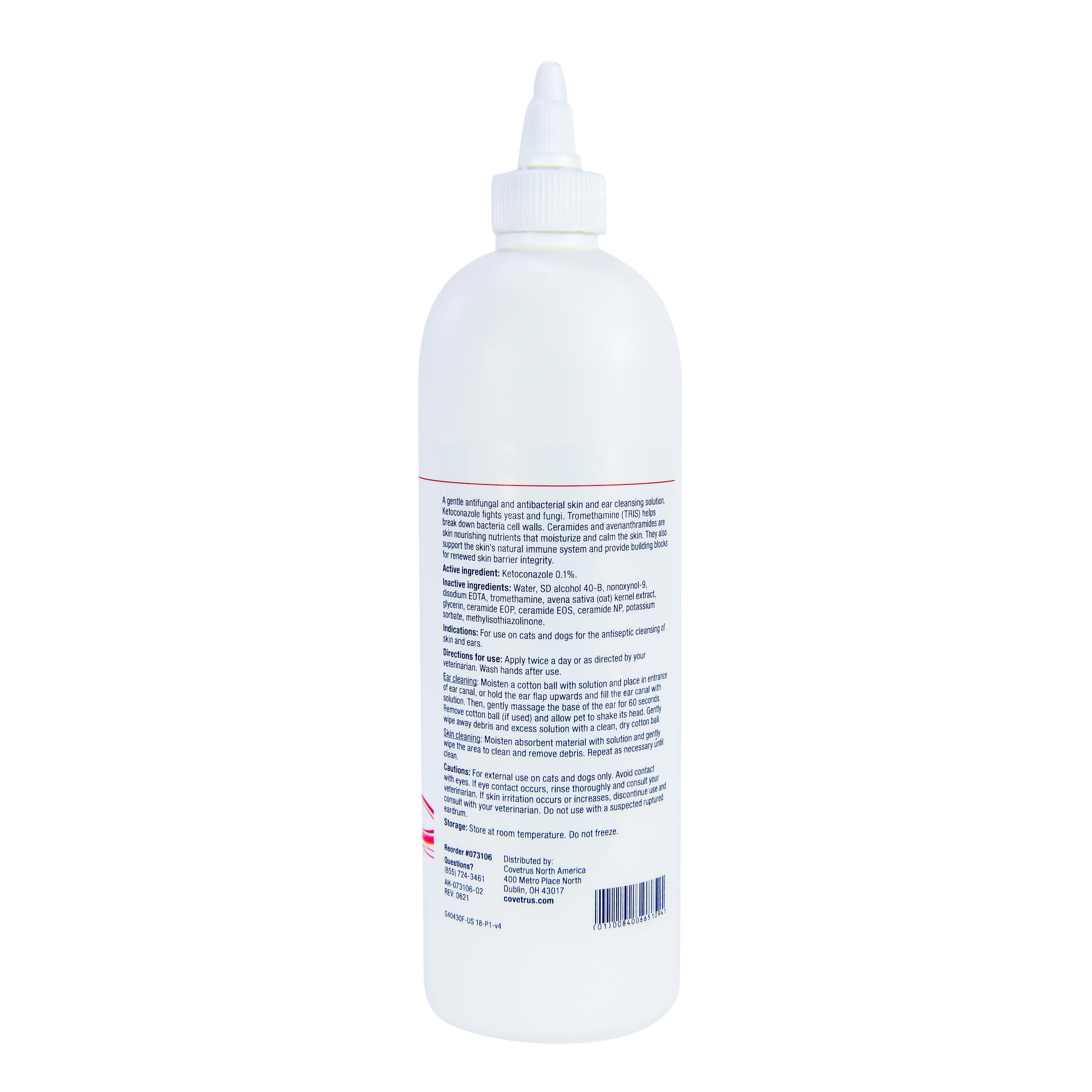 Covetrus CeraSoothe KET Antiseptic Flush se aplica en las orejas para limpieza suave.