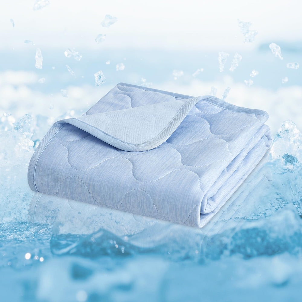 Cozy Bliss manta-refrescante para perros pequeños, ofrece frescura al instante.