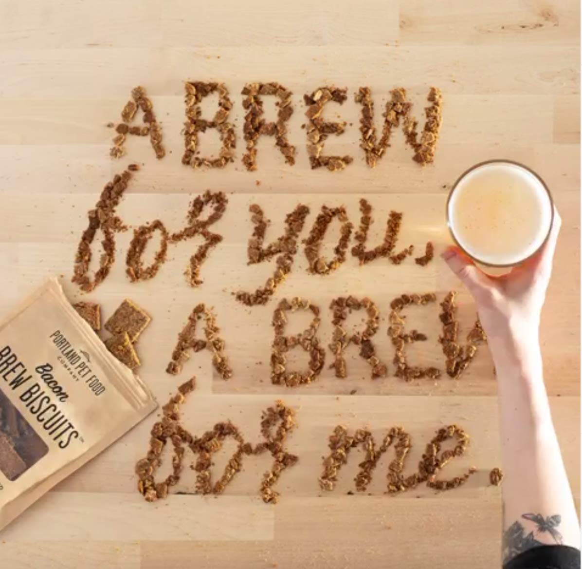 Galletas Brew Biscuit con granos locales, para perros activos.