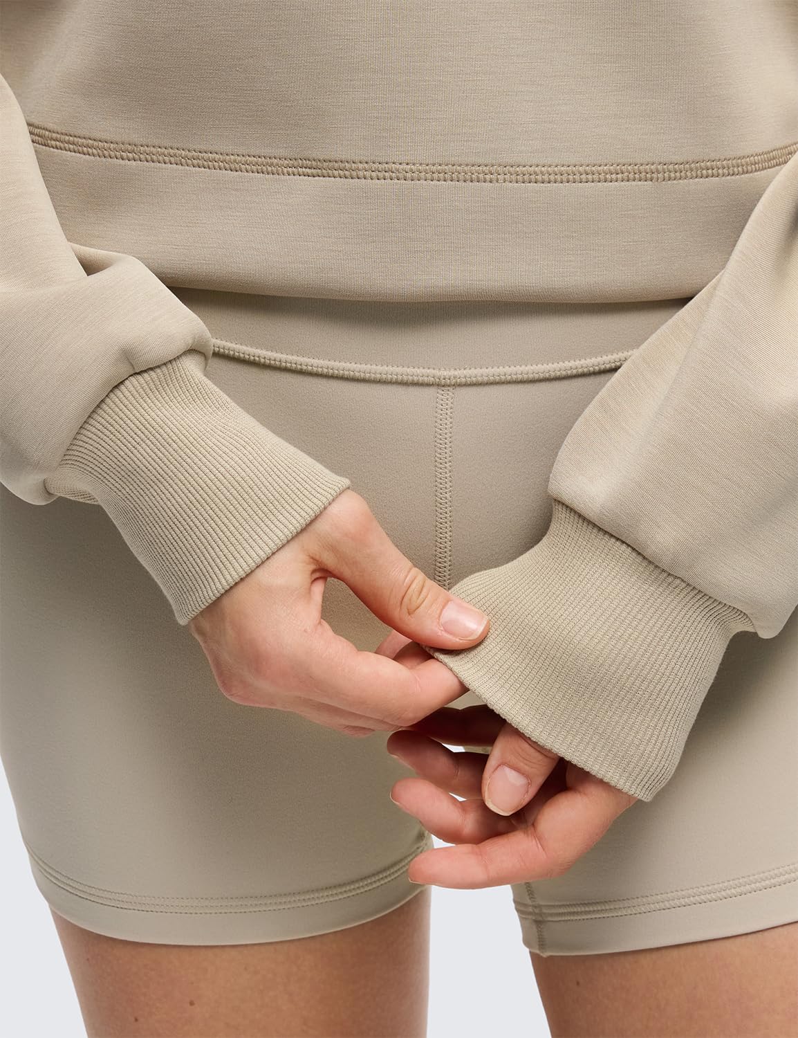 CRZ YOGA SoftAura puños acanalados para ajuste cómodo en muñecas.