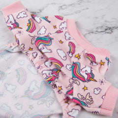 Pijama CuteBone con diseño ponible por la cabeza, fácil de colocar.