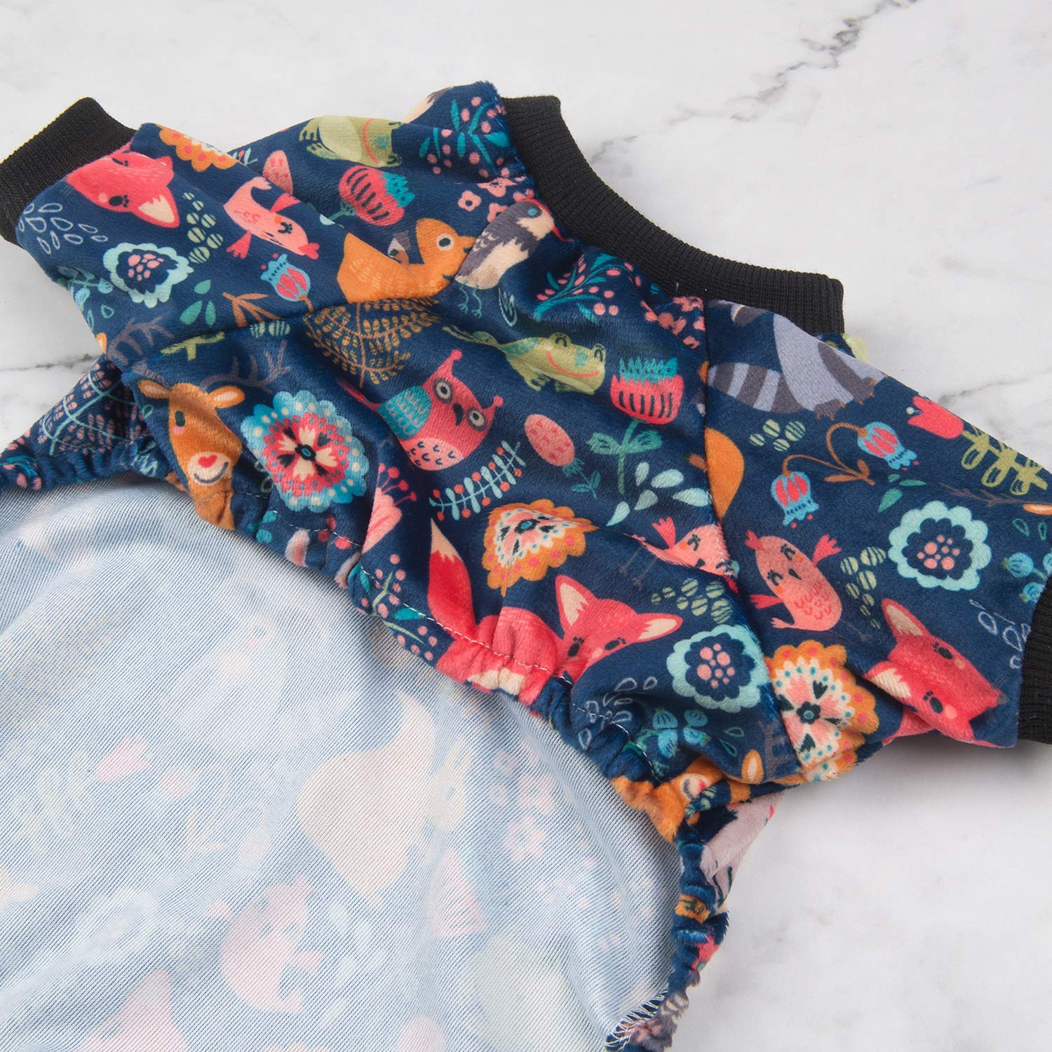 CuteBone pijama para perritos, diseño fácil de poner.
