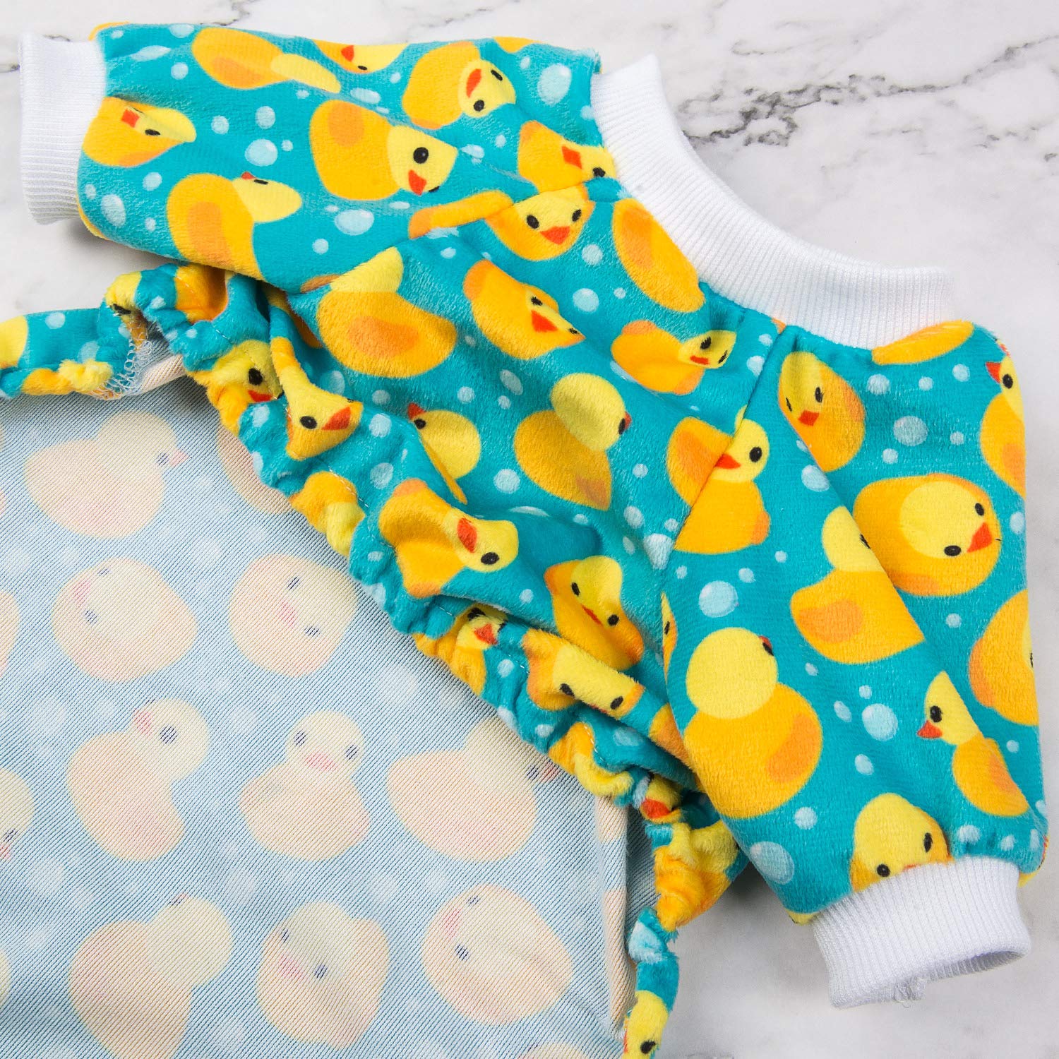 Pijama suave de minky 100% de CuteBone, mantiene caliente sin pesar.