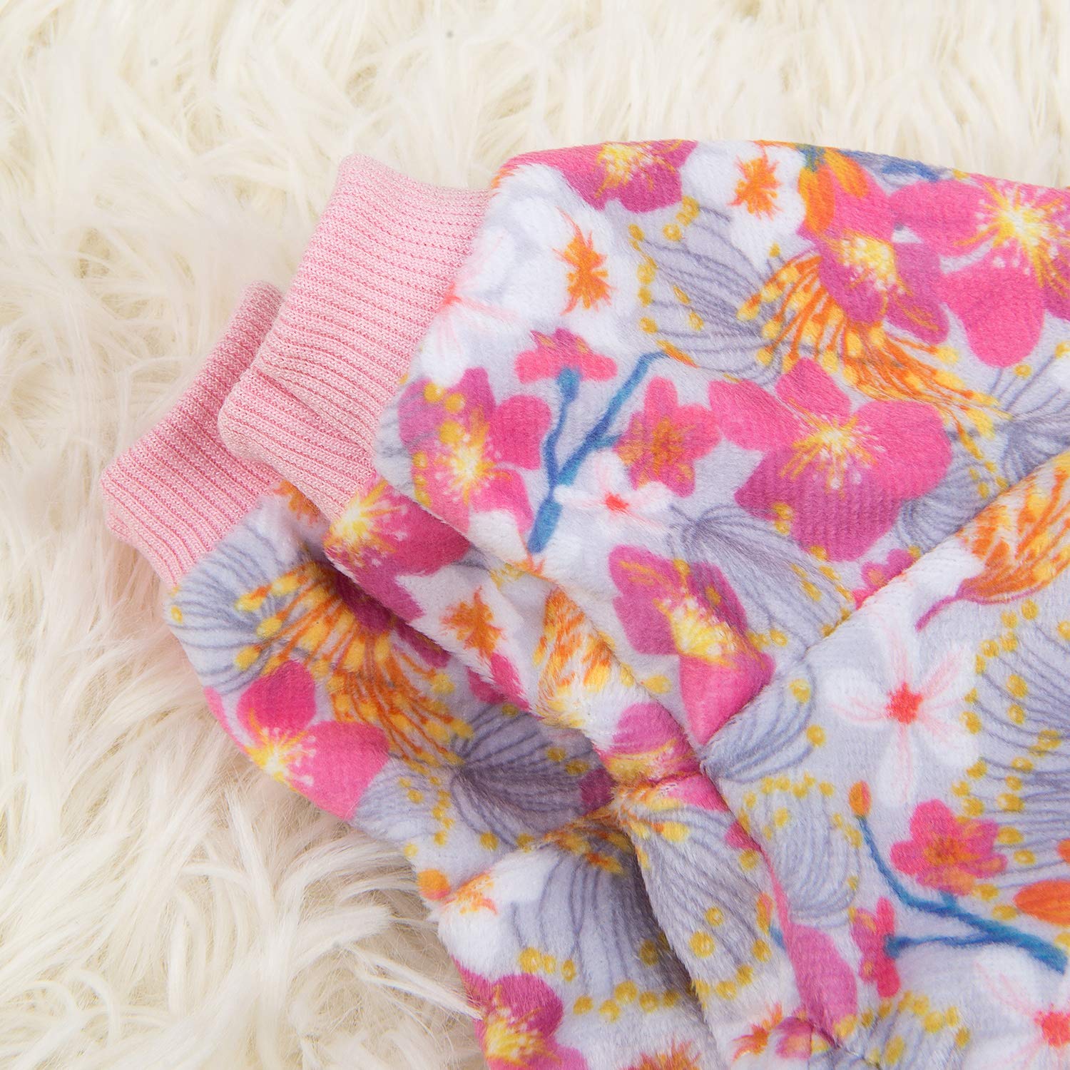 Pijama CuteBone añade capa cálida para uso diario en casa.