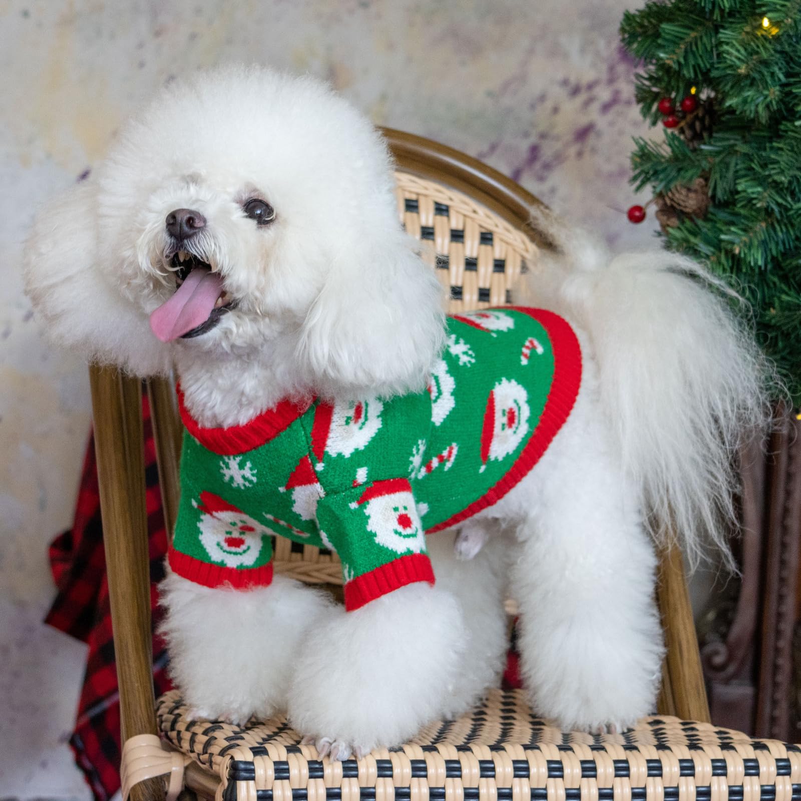 CuteBone suéter navideño verde, detalle agujero para correa facilita el control