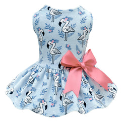 CuteBone Vestido de terciopelo para perro pequeño, vista frontal con lazo, ideal para paseos.