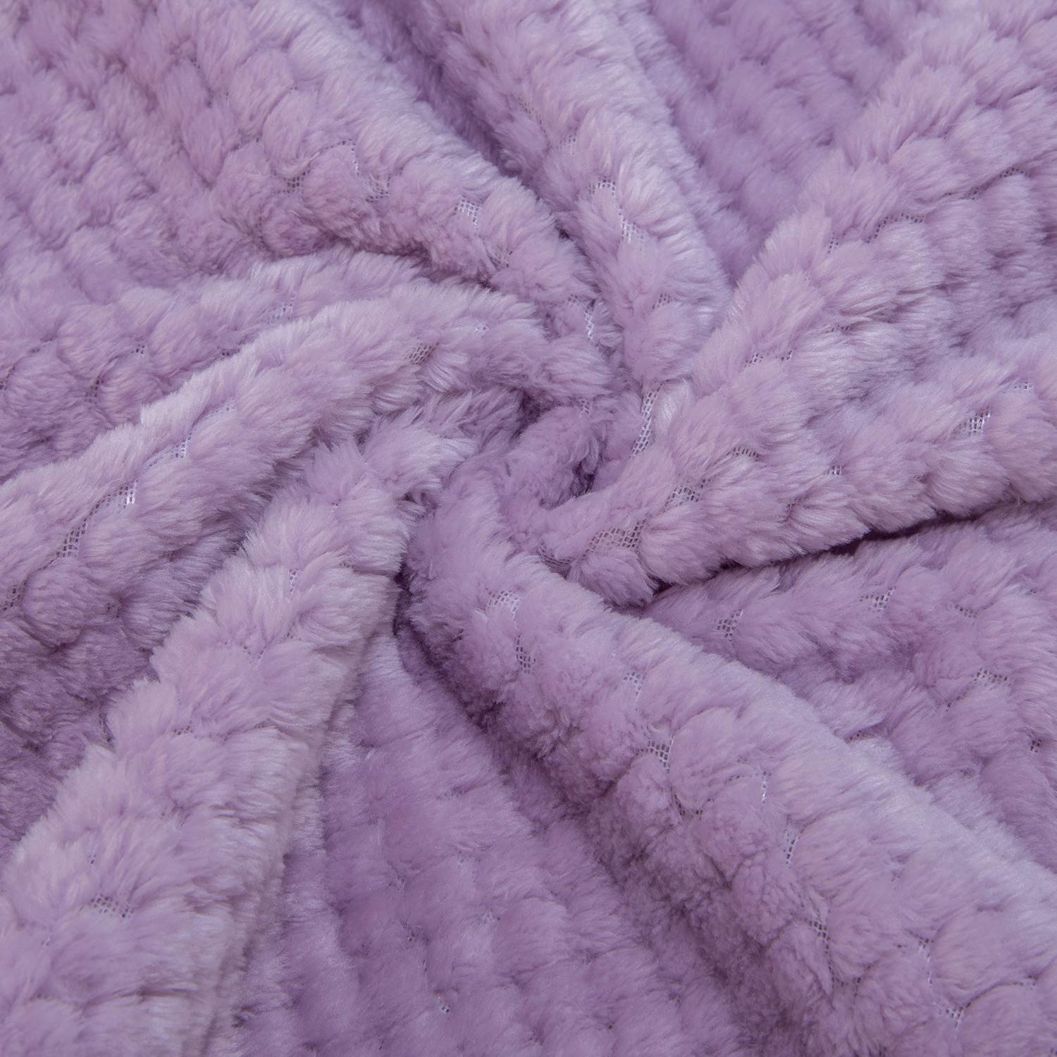 Manta CUTEMATE para uso en casa, crea ambiente acogedor en cama o sofá.