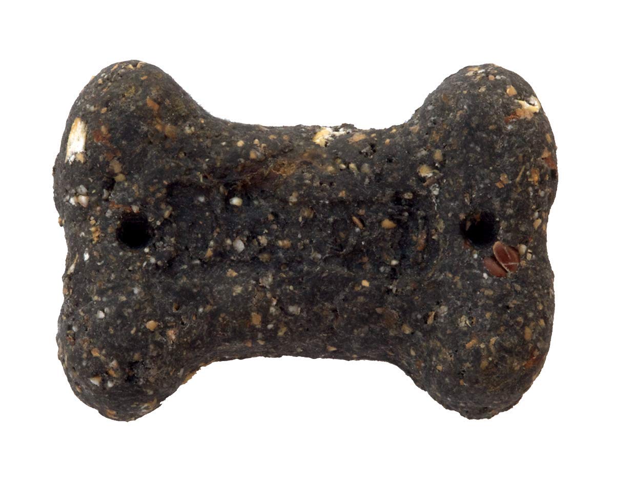 Perro masticando Charmint mini, recompensa sabrosa y fácil de dosificar.