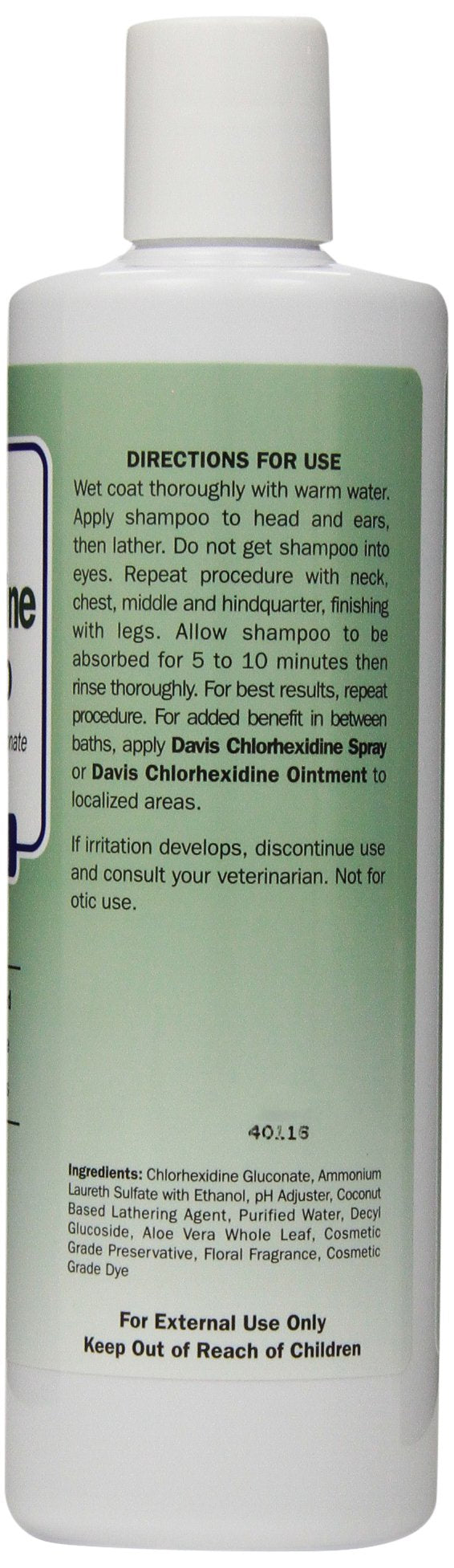 Davis clorhexidina shampoo para mascotas: manos aplicando en el pelaje.
