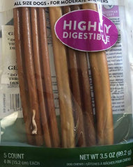 Dentleys perro disfruta palitos masticables sin cuero, promueve juego seguro.