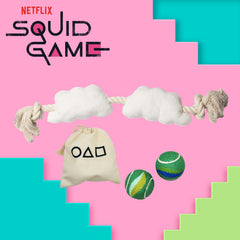 design LAB Peluche Squid Game con chirriador para perros, fomenta juego interactivo y estímulo sensorial.