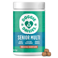 Doggie Dailies Senior Essentials, botella vertiendo, apoyo diario para articulaciones y energía.