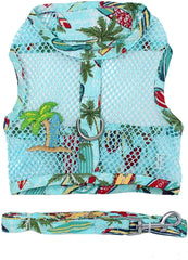 Arnés de malla fresca Doggie Design para días calurosos con diseño de tablas de surf y palmeras.