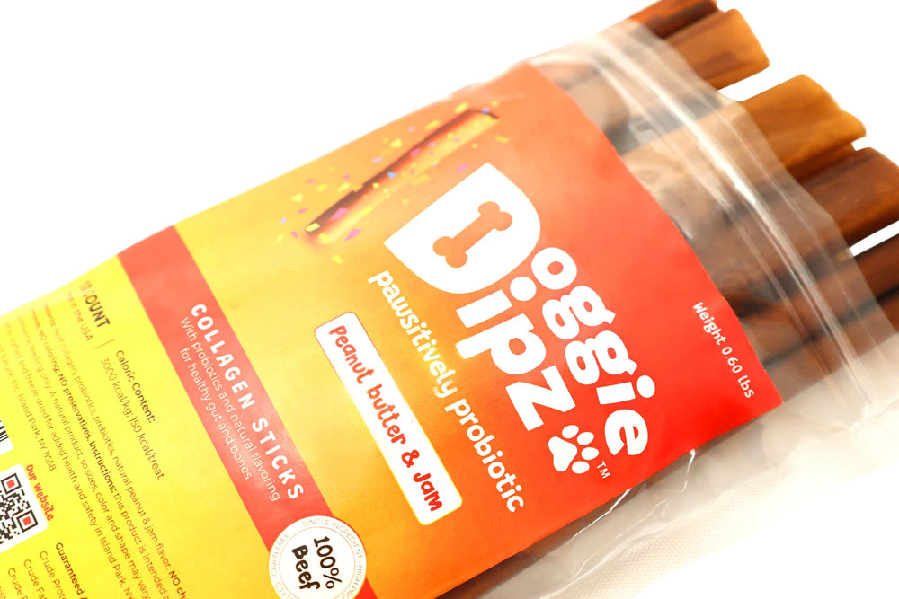 Doggie Dipz perro disfrutando palito natural, sin cuero crudo