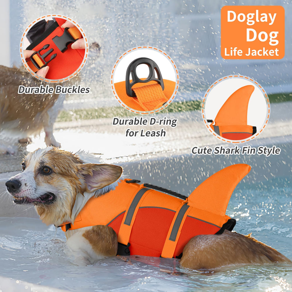 Doglay diseno tiburon para perros facilita ubicar al instante durante actividades acuaticas.