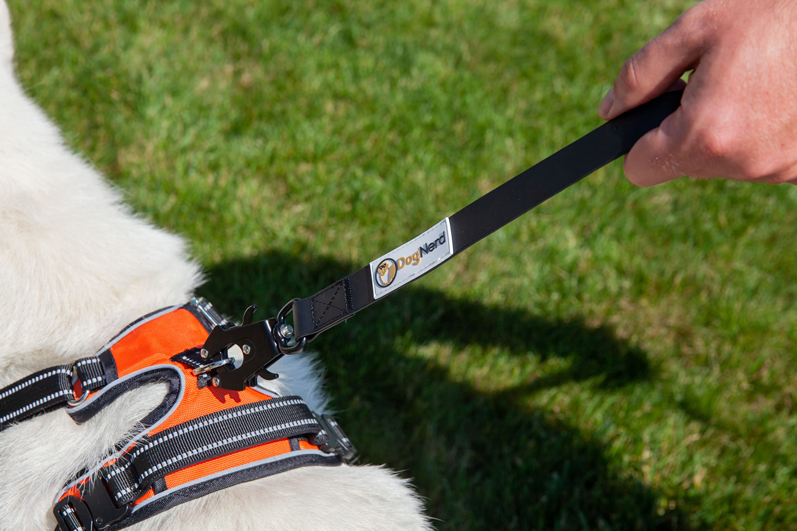 DogNerd detalle de costuras de alta resistencia, duraderas para entrenamientos.