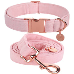 Collar DOGWONG de algodón rosa en primer plano, suave y duradero para perros