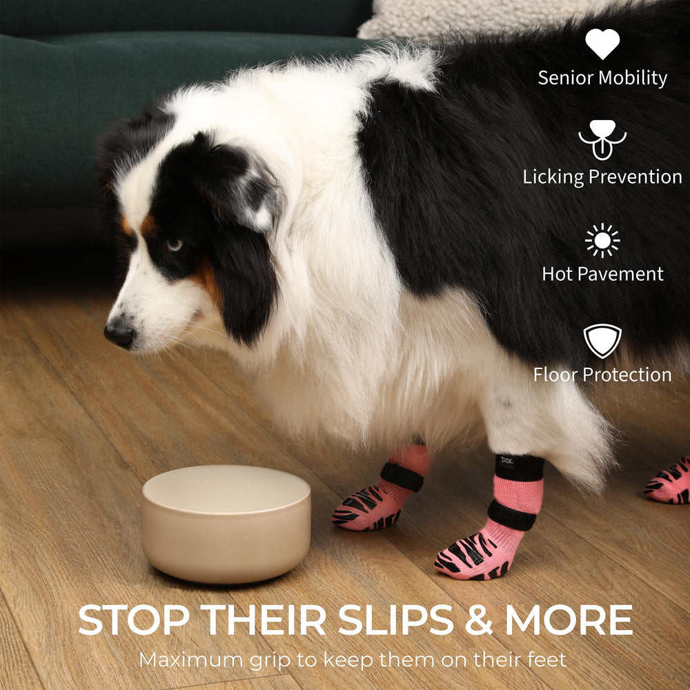 Agarre extra de DOK TigerToes en calcetines para perros sobre piso resbaladizo