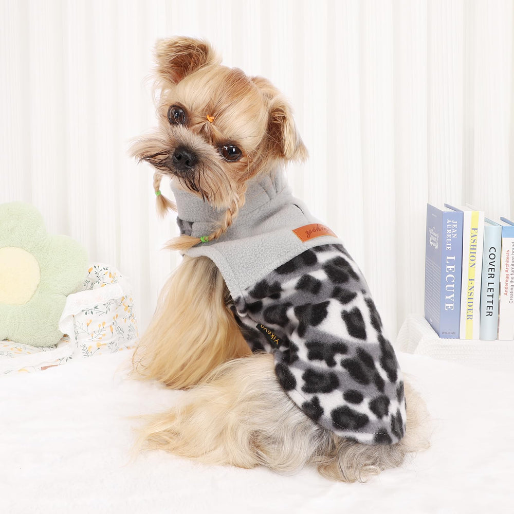 Perro con chaleco Leopardo gris Dosuyi durante paseo
