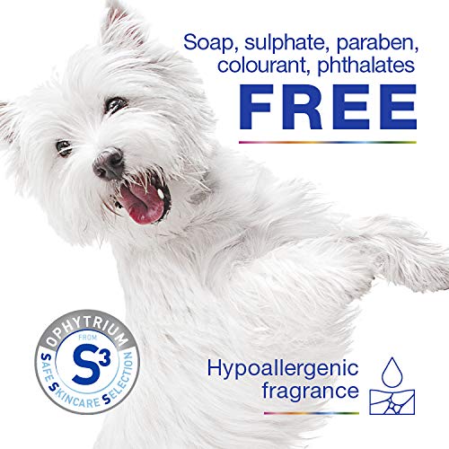 Aplicación de mousse Douxo S3 para piel sensible de perros y gatos.