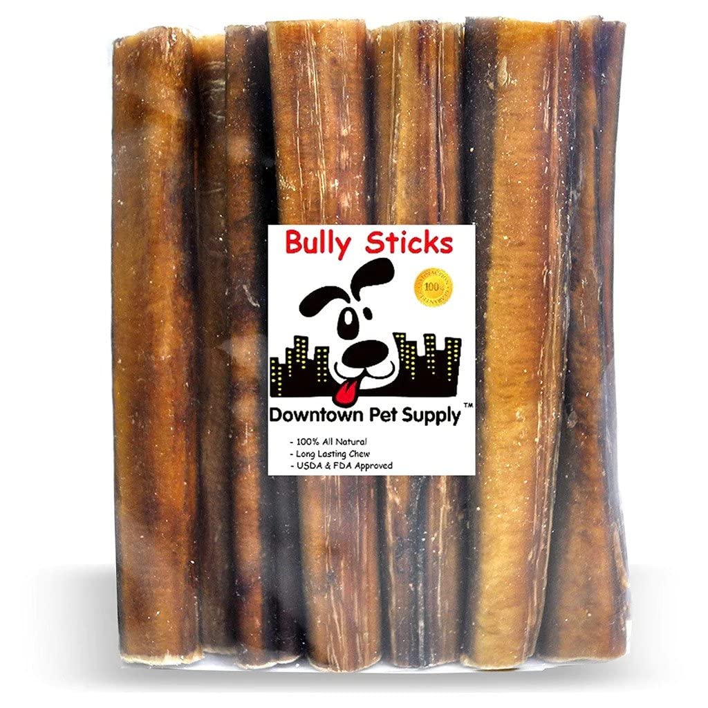 Uso en interiores y exteriores con Downtown Pet Supply bully sticks para entretenimiento.
