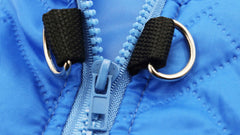 DroolingDog abrigo con anillos forma D en la espalda para sujeción segura.