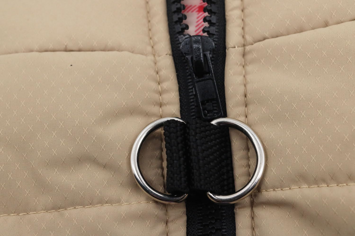 DroolingDog abrigo impermeable para climas lluviosos y ventosos.