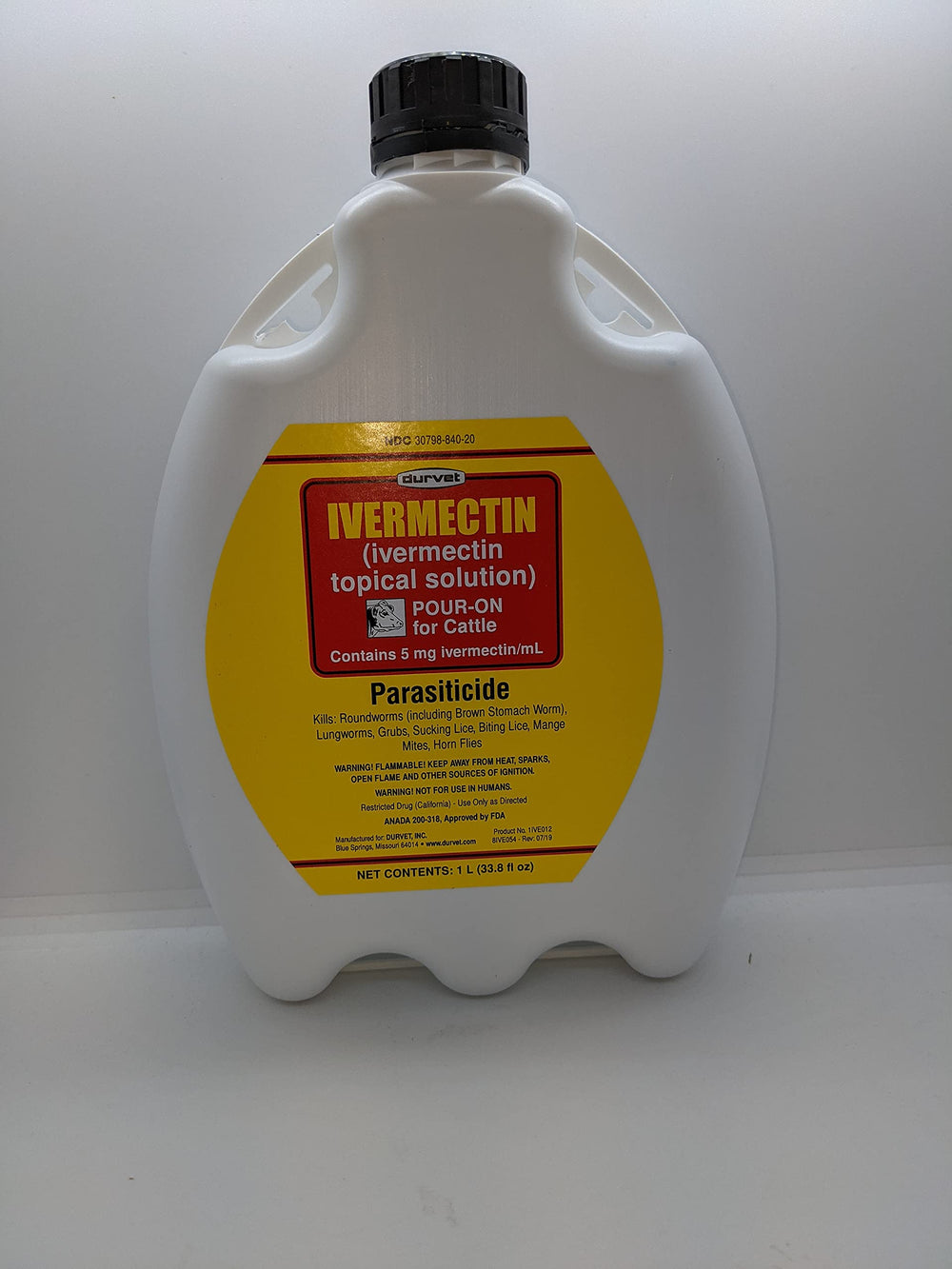 Durvet Ivermectin Pour-On para vacas: aplicación en vacas en pastoreo para salud del hato.