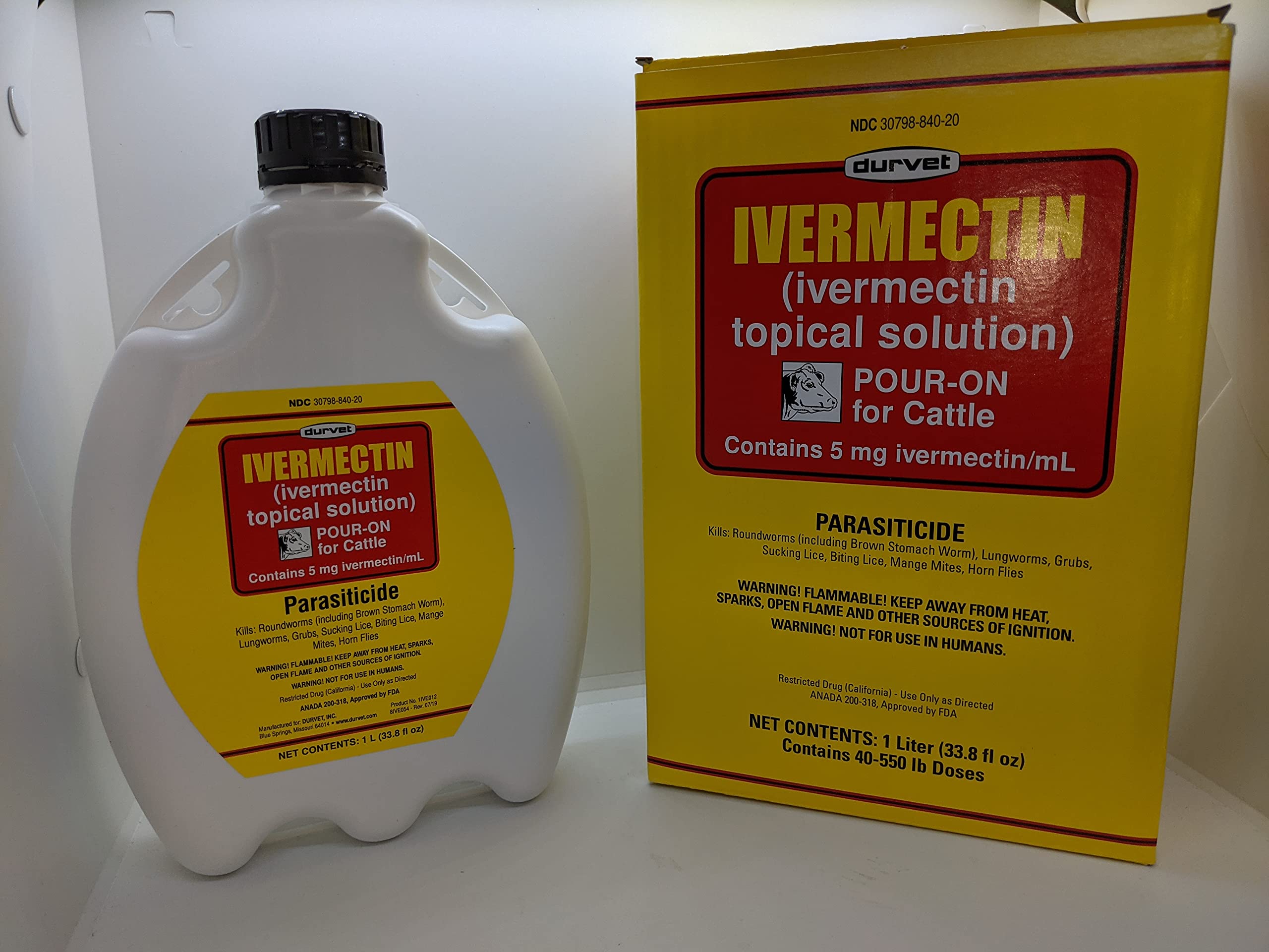 Durvet Ivermectin Pour-On para vacas: botella lista para aplicación segura en la granja.